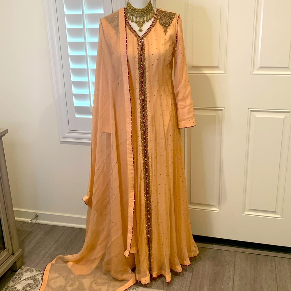 Pakistani designer beads & sequin 3-piece pishwas set in peach chiffon New M